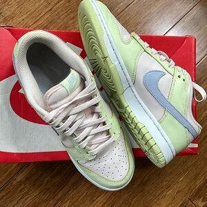 EXCELLENT NIKE Dunk Low Lime Ice Sz 8 W/6.5 M